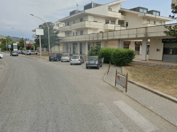 Locale commerciale in Vendita